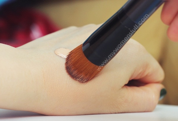 how to use the shiseido foundation brush