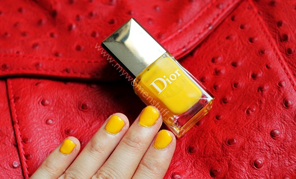 dior vernis acapulco review swatch in daylight on red