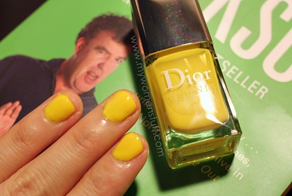 dior vernis acapulco swatch in yellow light