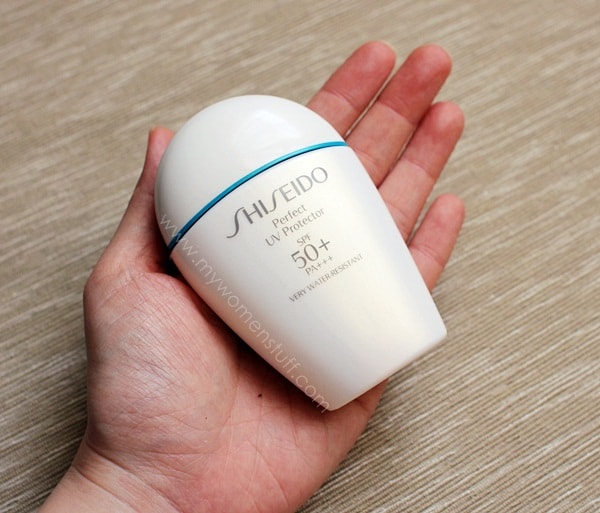 shiseido perfect uv protector spf50 sunscreen size in hand