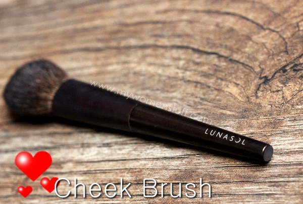 lunasol cheek brush blush brush