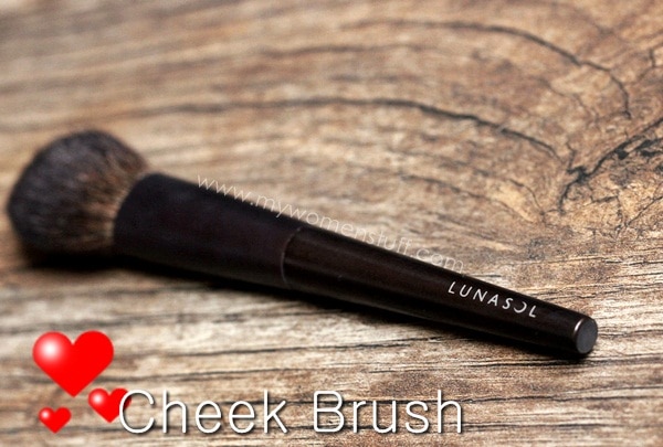 lunasol cheek brush blush brush