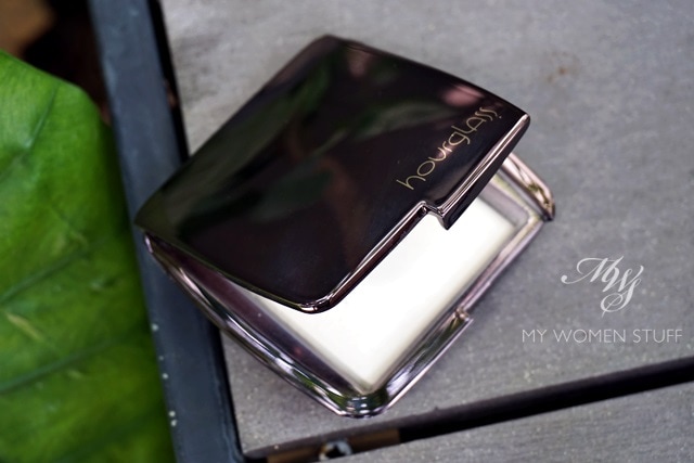 hourglass ambient lighting powder diffused 