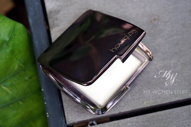 hourglass ambient lighting powder diffused