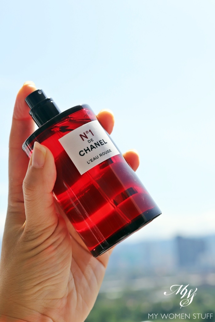 No. 1 de Chanel L'eau rouge fragrance mist